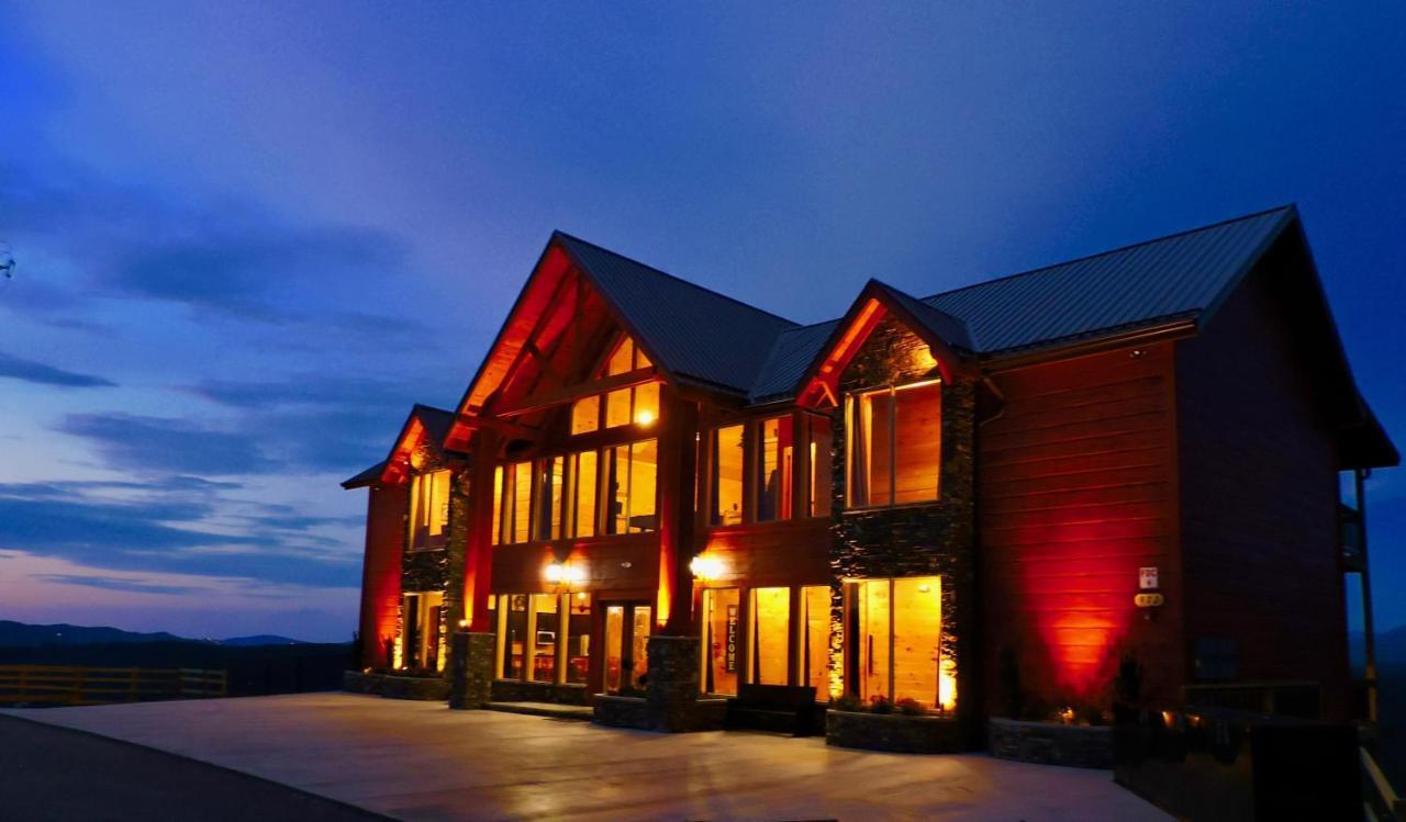 Mansion In The Sky Cabin แกตลิงเบิร์ก ภายนอก รูปภาพ