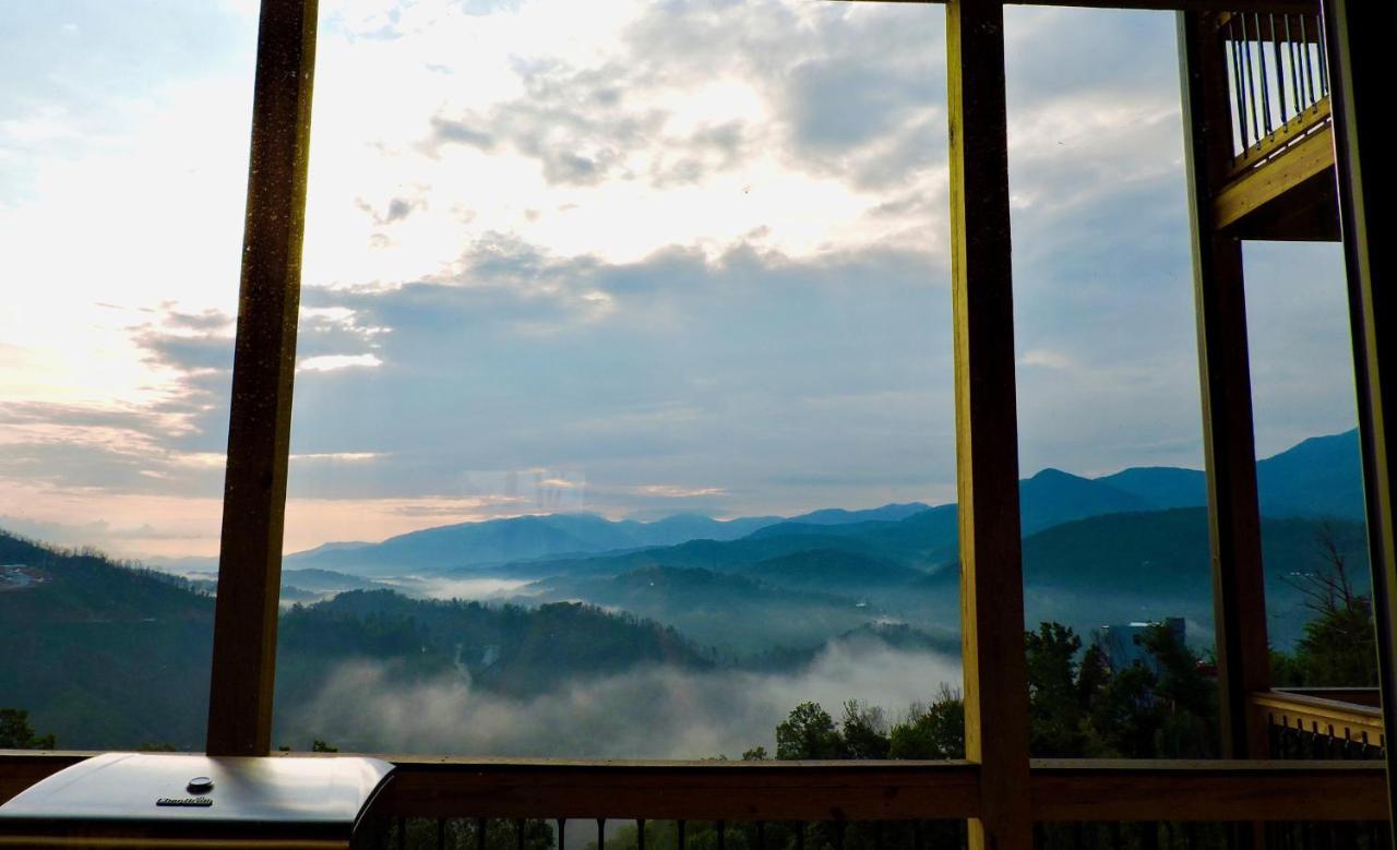 Mansion In The Sky Cabin แกตลิงเบิร์ก ภายนอก รูปภาพ