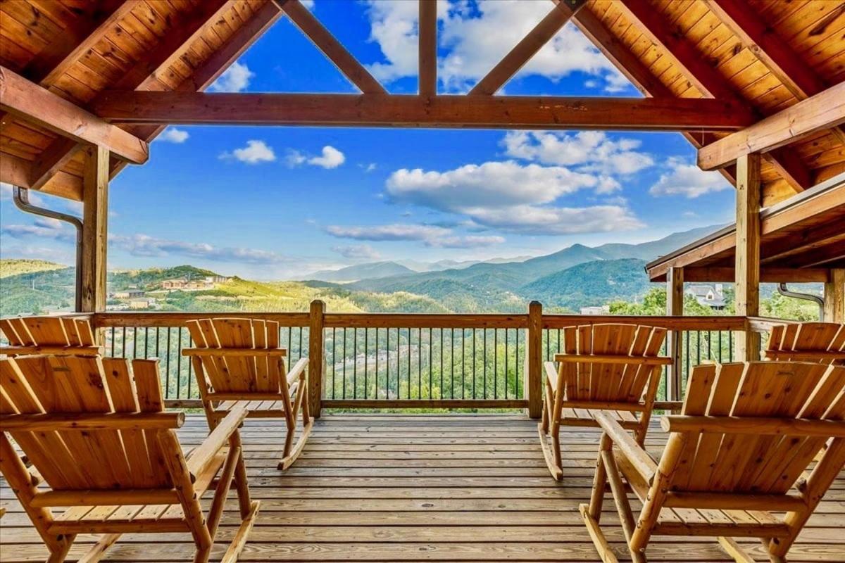 Mansion In The Sky Cabin แกตลิงเบิร์ก ภายนอก รูปภาพ