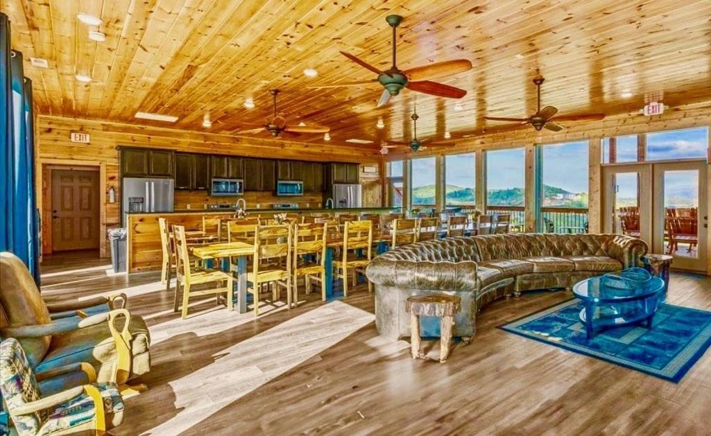 Mansion In The Sky Cabin แกตลิงเบิร์ก ภายนอก รูปภาพ