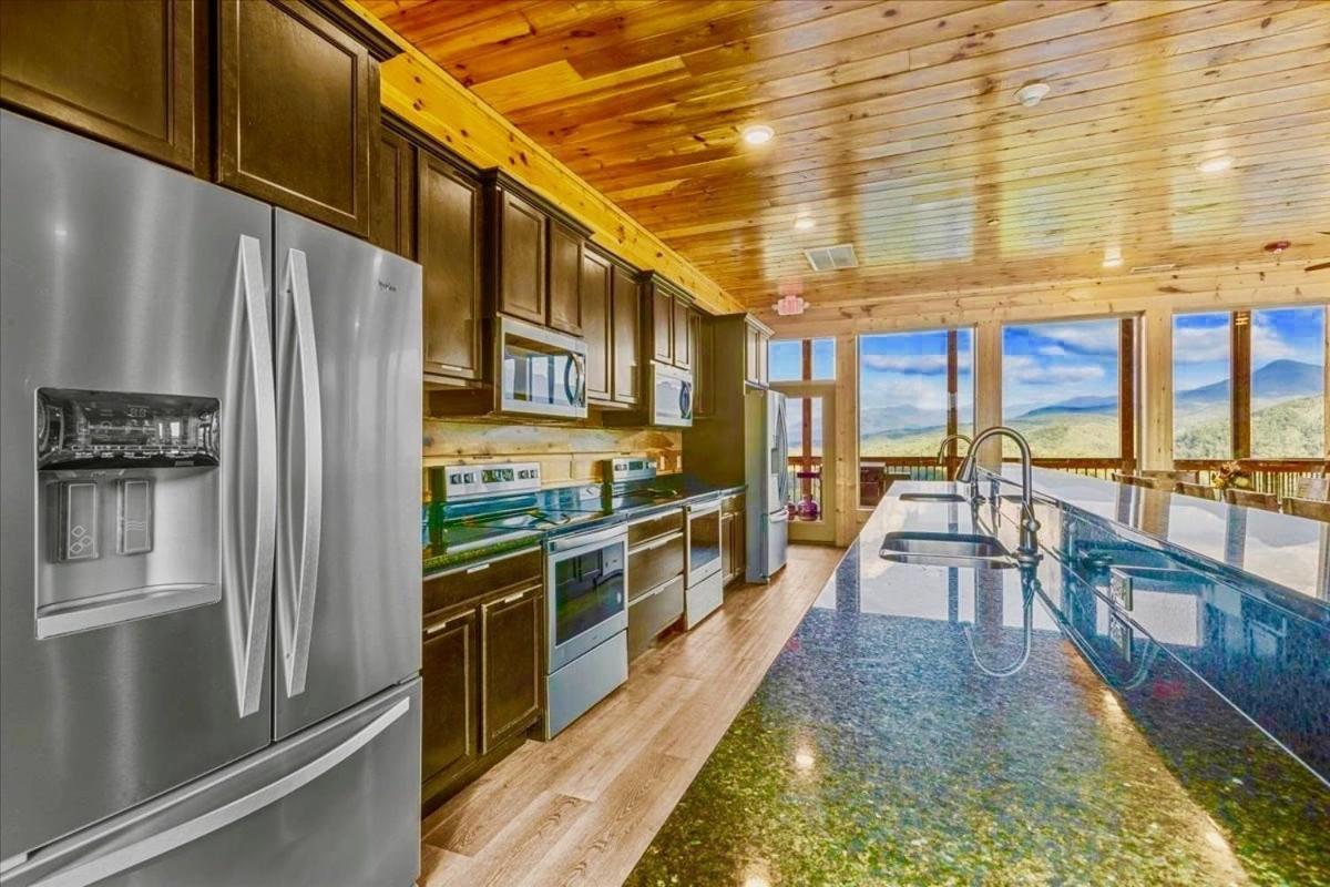 Mansion In The Sky Cabin แกตลิงเบิร์ก ภายนอก รูปภาพ