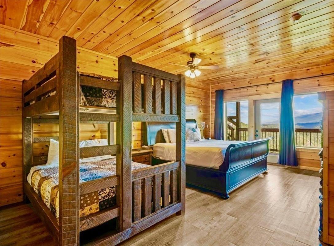 Mansion In The Sky Cabin แกตลิงเบิร์ก ภายนอก รูปภาพ