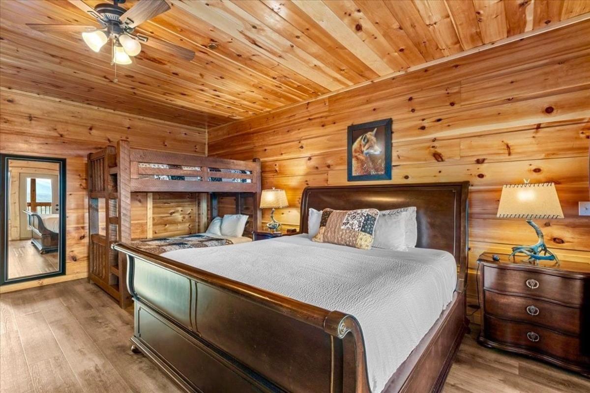 Mansion In The Sky Cabin แกตลิงเบิร์ก ภายนอก รูปภาพ